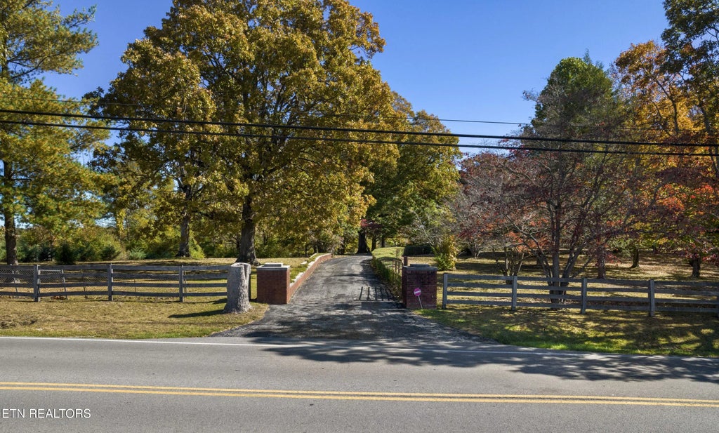 1490 Old Jamestown Hwy, Crossville