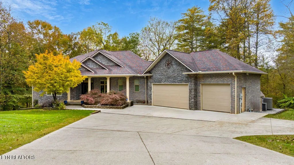 119 Wiltshire Drive, Oak Ridge