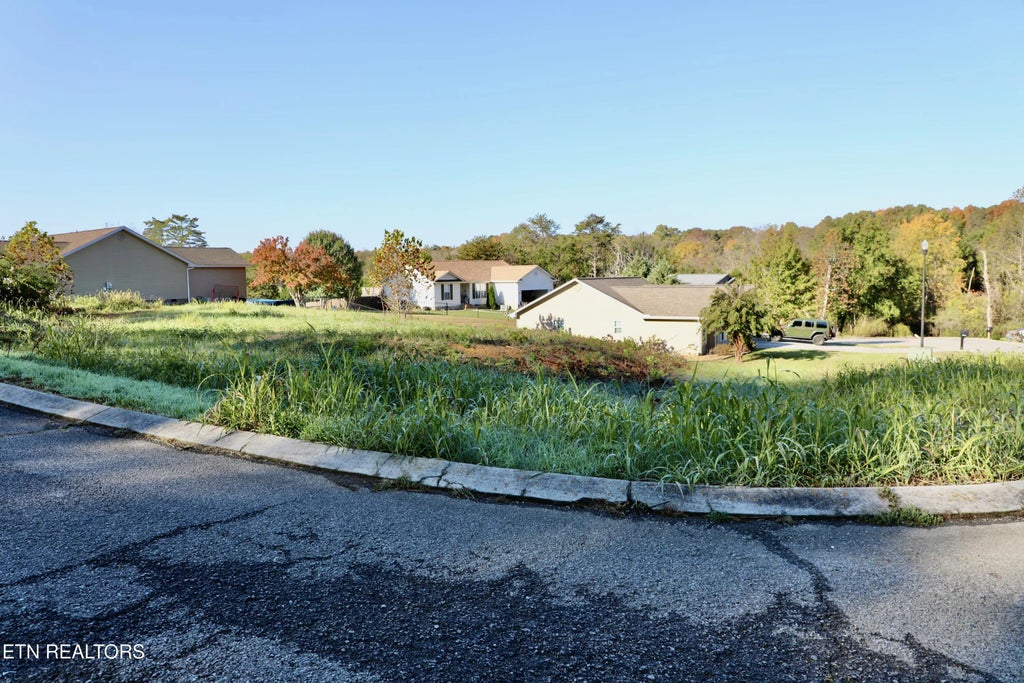 203 Ivens Trail Tr, Madisonville