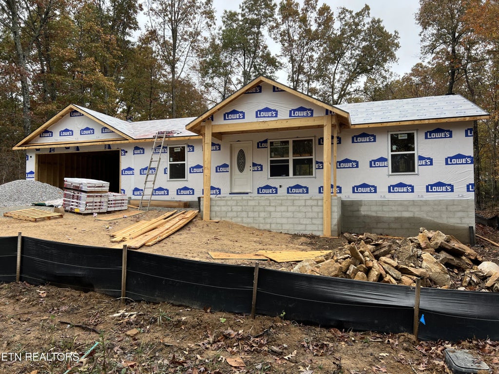 6029 Pocahontas Lane, Crossville