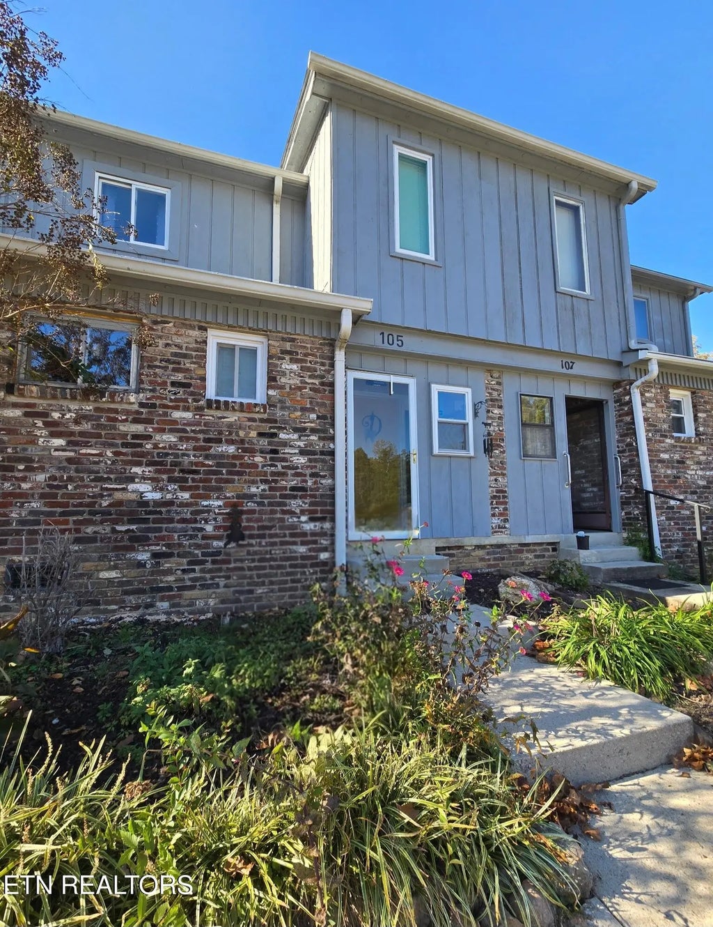 105 Hampshire Circle, Oak Ridge