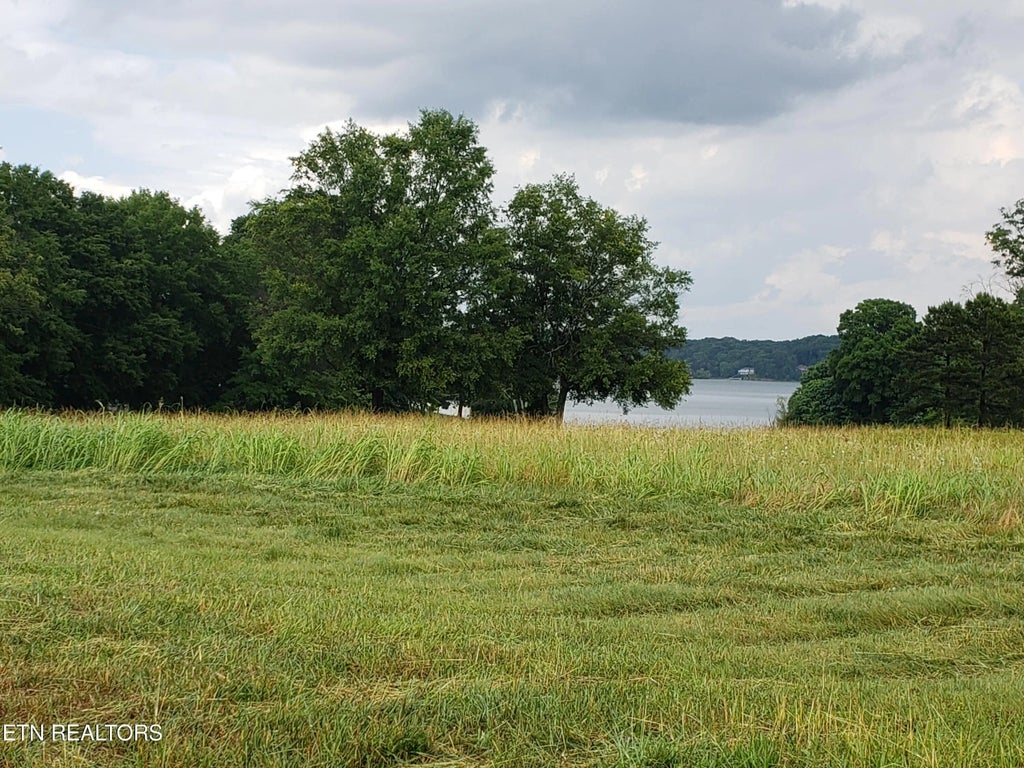 Tucker Place Way, Dandridge