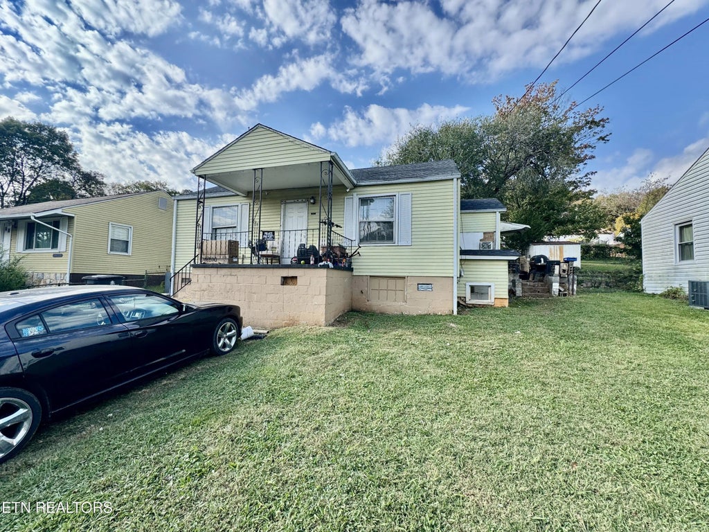 2627 Larkwood Lane, Knoxville