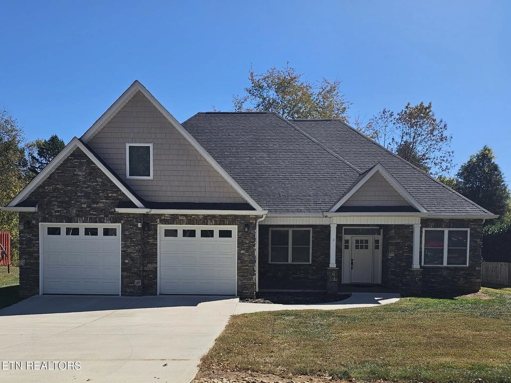 114 Yona Way, Loudon