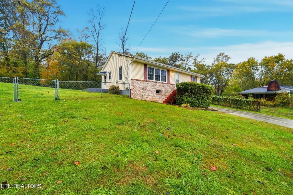 120 Crest Lane, Clinton