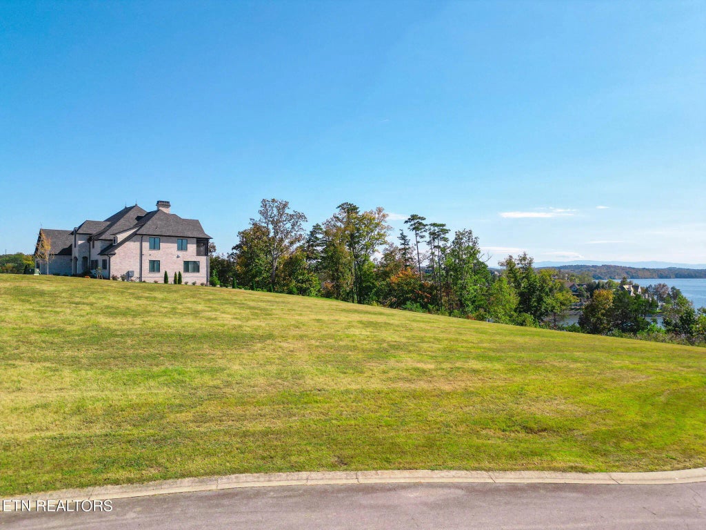 1199 Shadow Hill Drive, Lenoir City