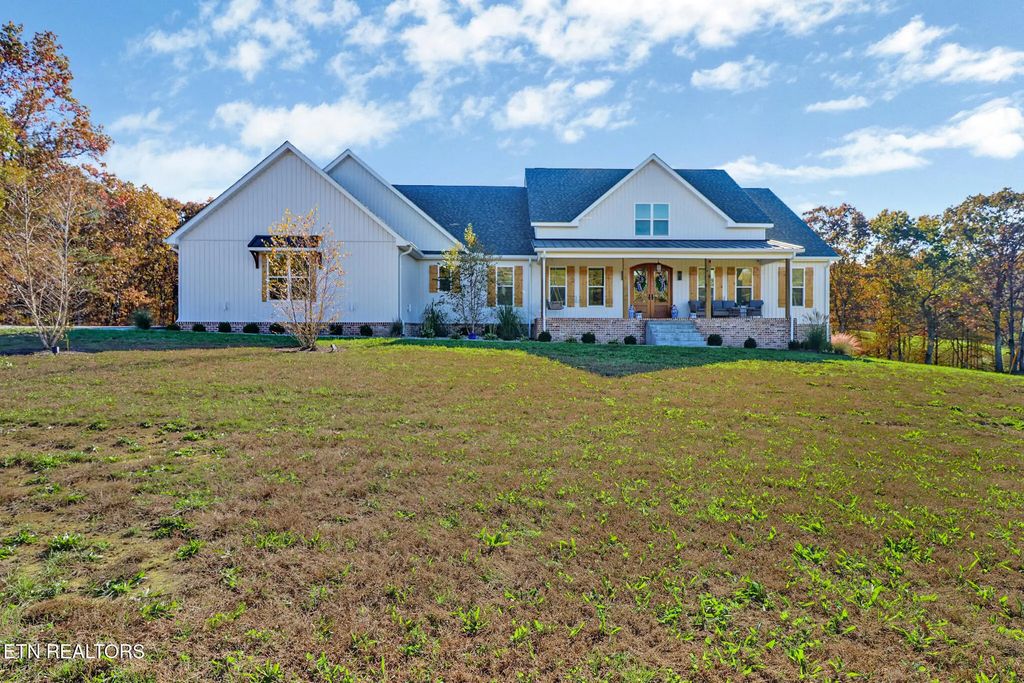 422 Peach Lane, Jamestown
