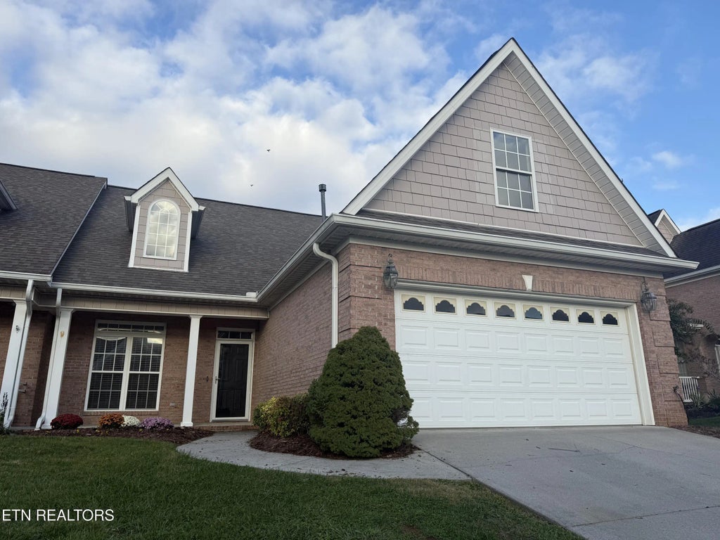 1124 Creekside Village Way, Seymour