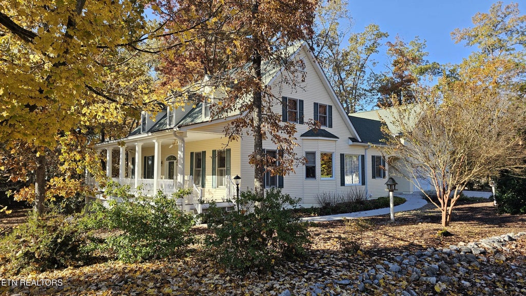 302 Oostanali Circle, Loudon