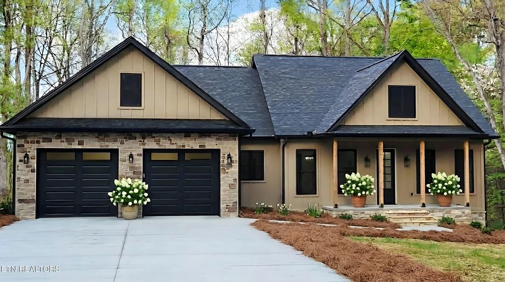 236 Meadowood Road, Newport
