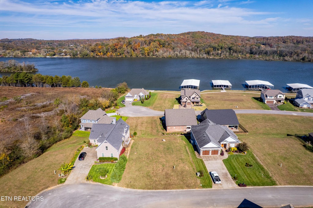316 Cape Lookout, Loudon