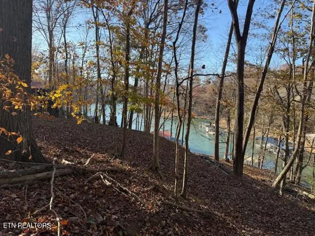 Deer Run Place, LaFollette