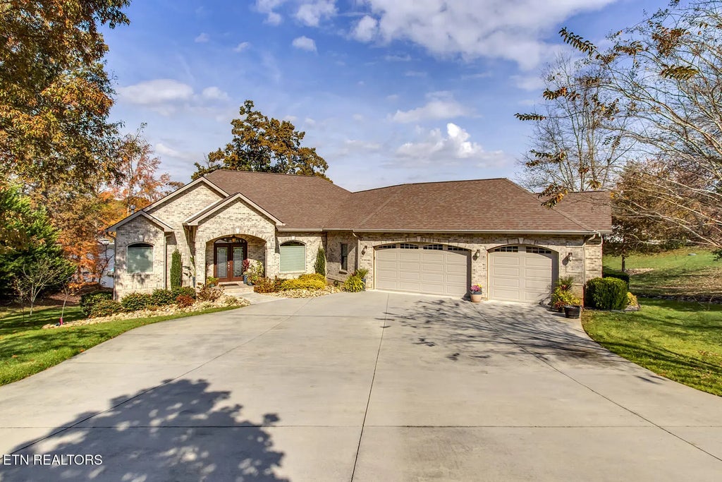 211 Chickasaw Lane, Loudon