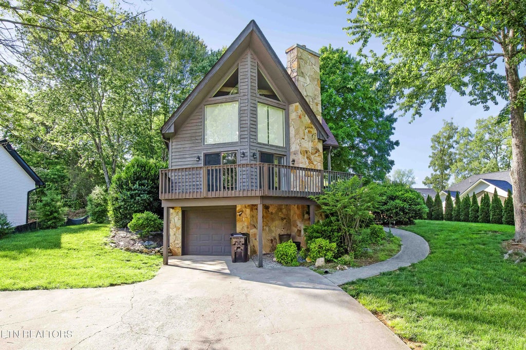 205 Yona Way, Loudon