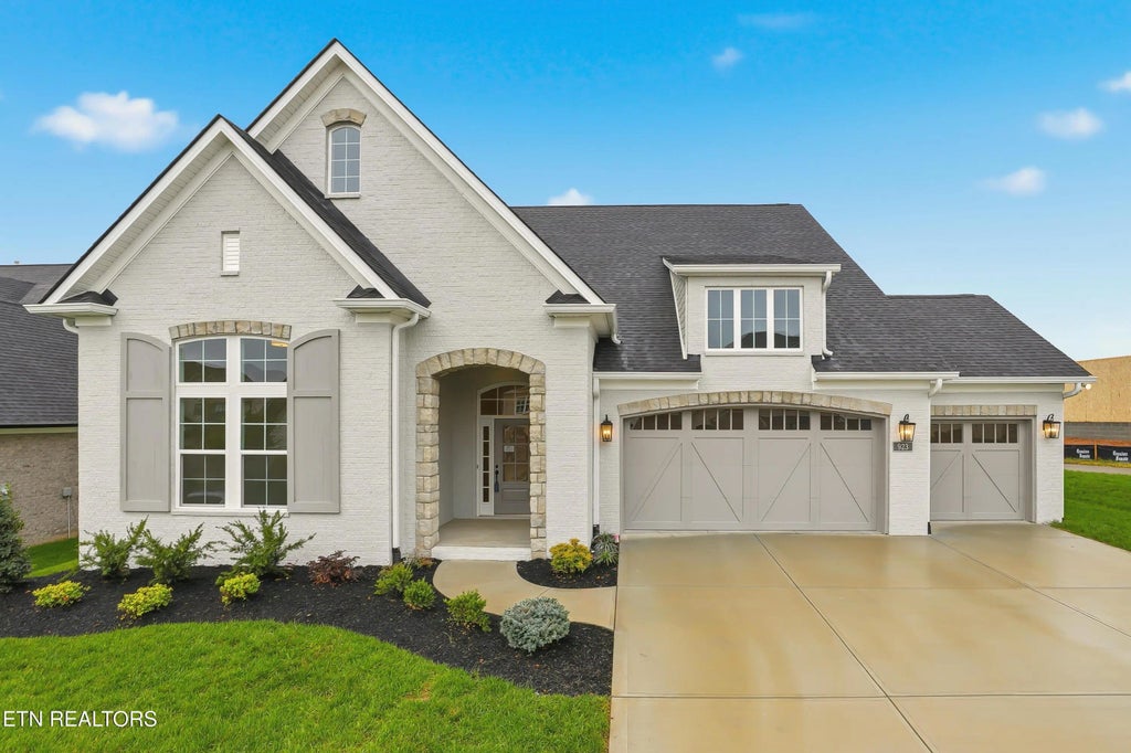 923 Sweatleaf, Knoxville