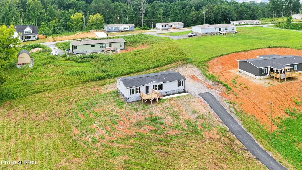 200 Laura Boling Loop Rd, Strawberry Plains