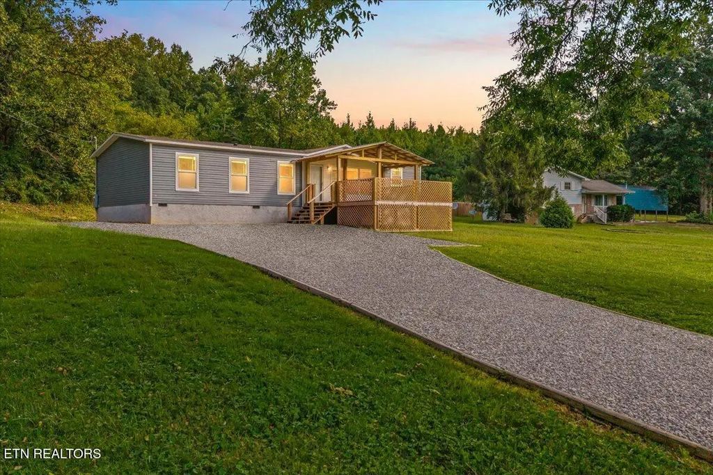 143 Greenbriar Rd, Sweetwater