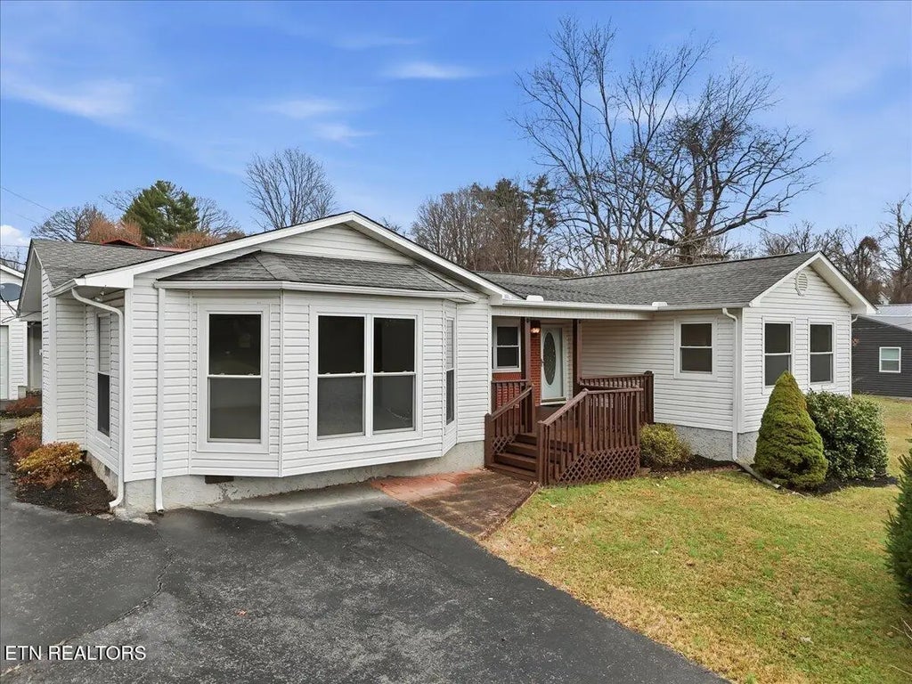 211 Hilltop Rd, LaFollette