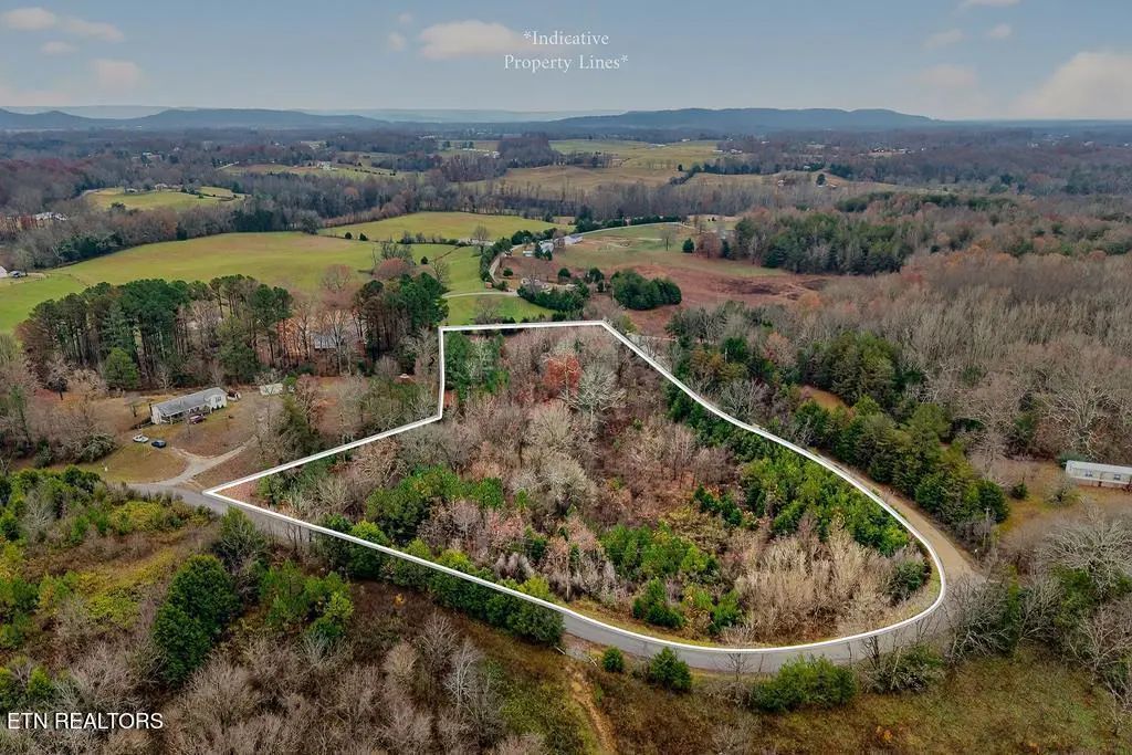 N Center Point Acres, Walling