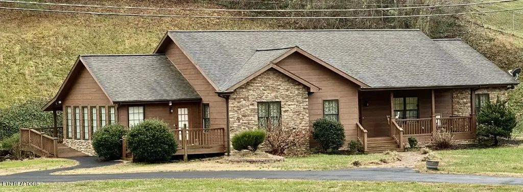 105 Hwy 190, Pineville