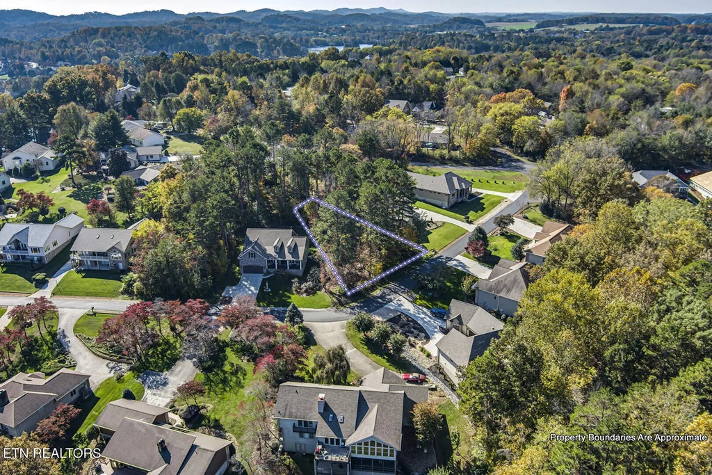 330 Kiyuga Way, Loudon