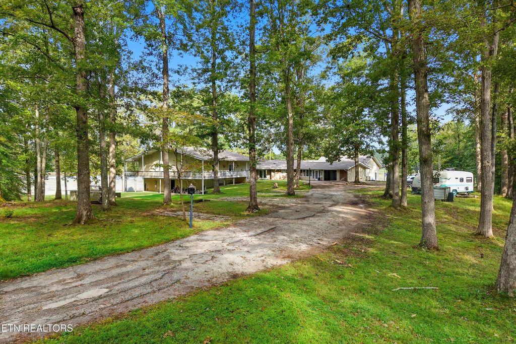 605 S Lake Drive A, Oneida