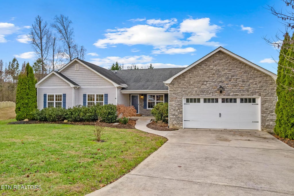 218 Pebble Court, Lenoir City