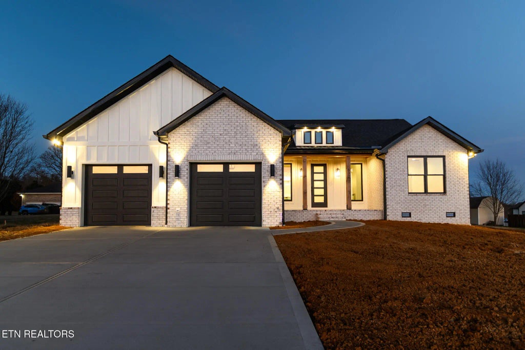 630 Greenfern Tr, Seymour