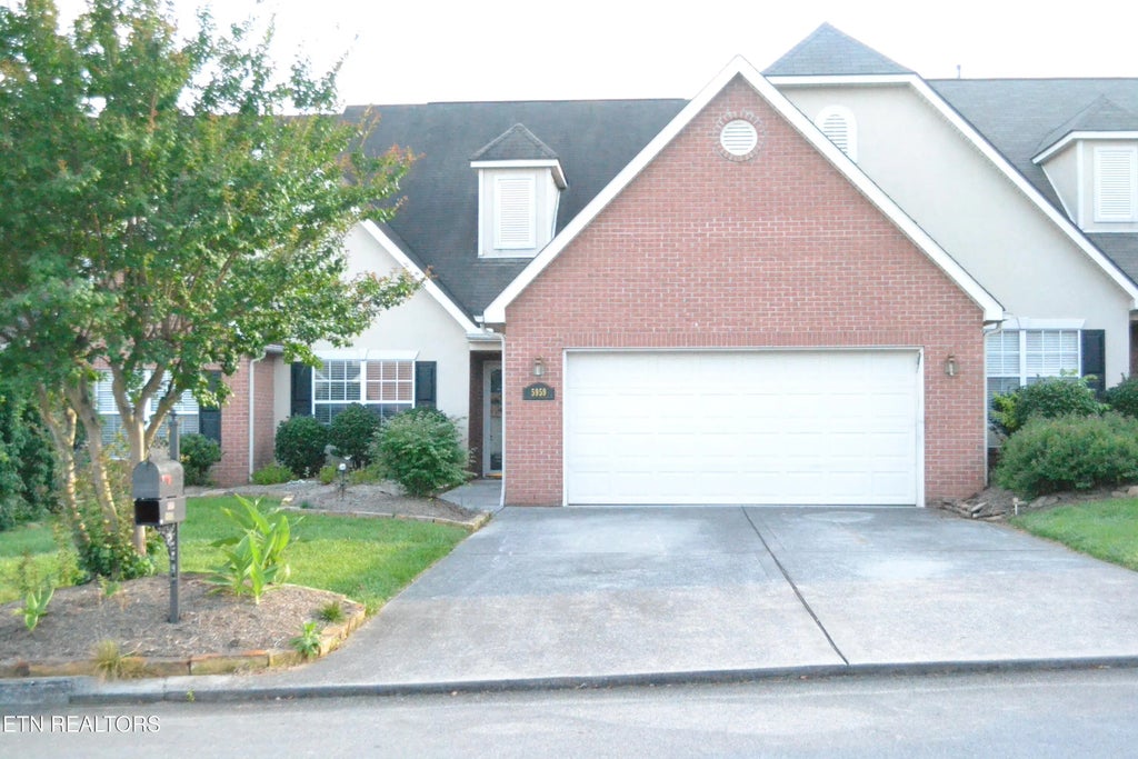 5959 Round Hill Lane, Knoxville