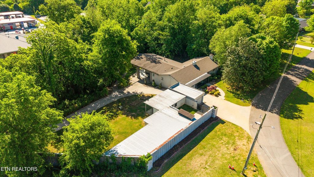 565 Hillcrest Circle, Etowah