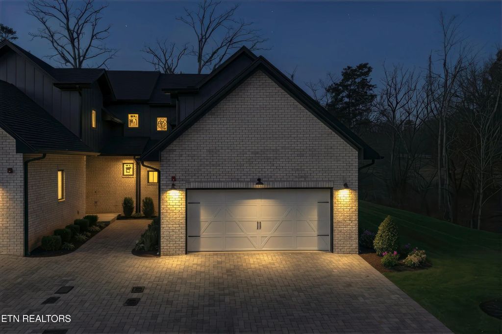 631 October Glory Lane, Knoxville