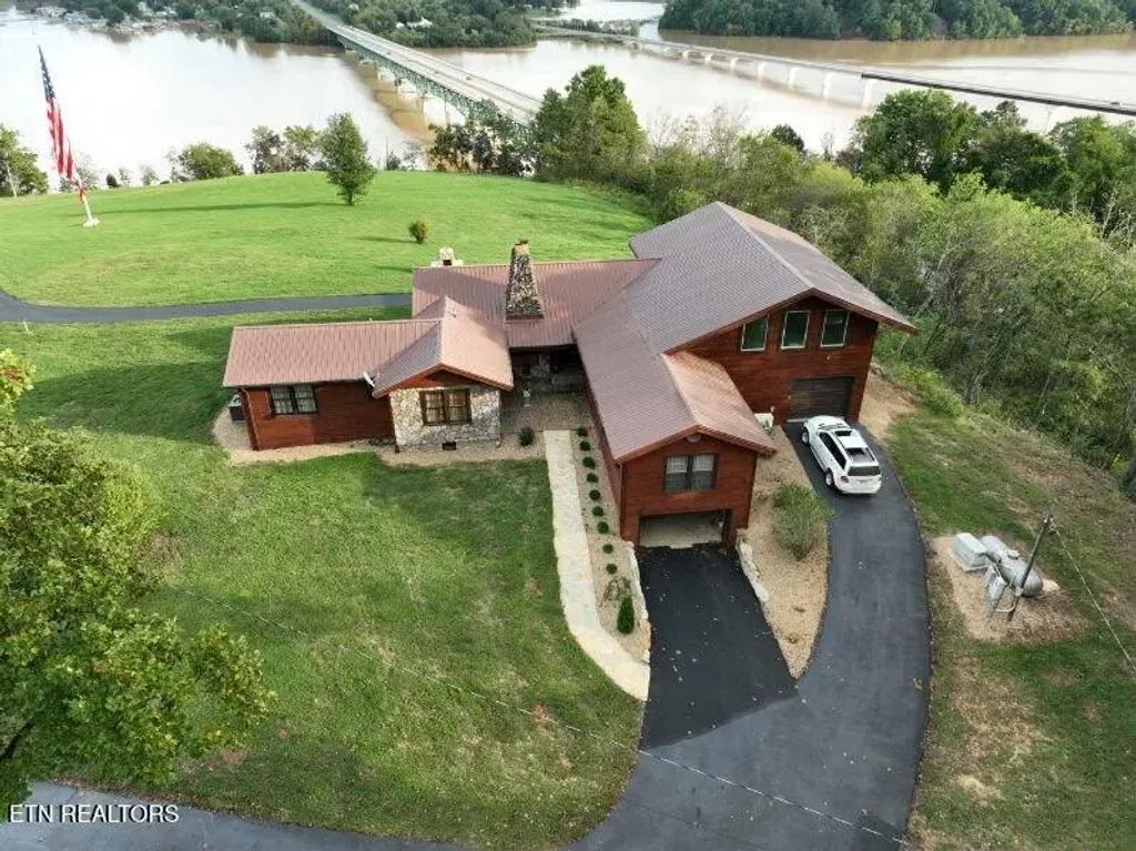 260 Highway 113, White Pine