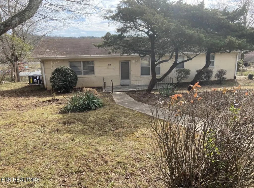 131 S Purdue Ave, Oak Ridge