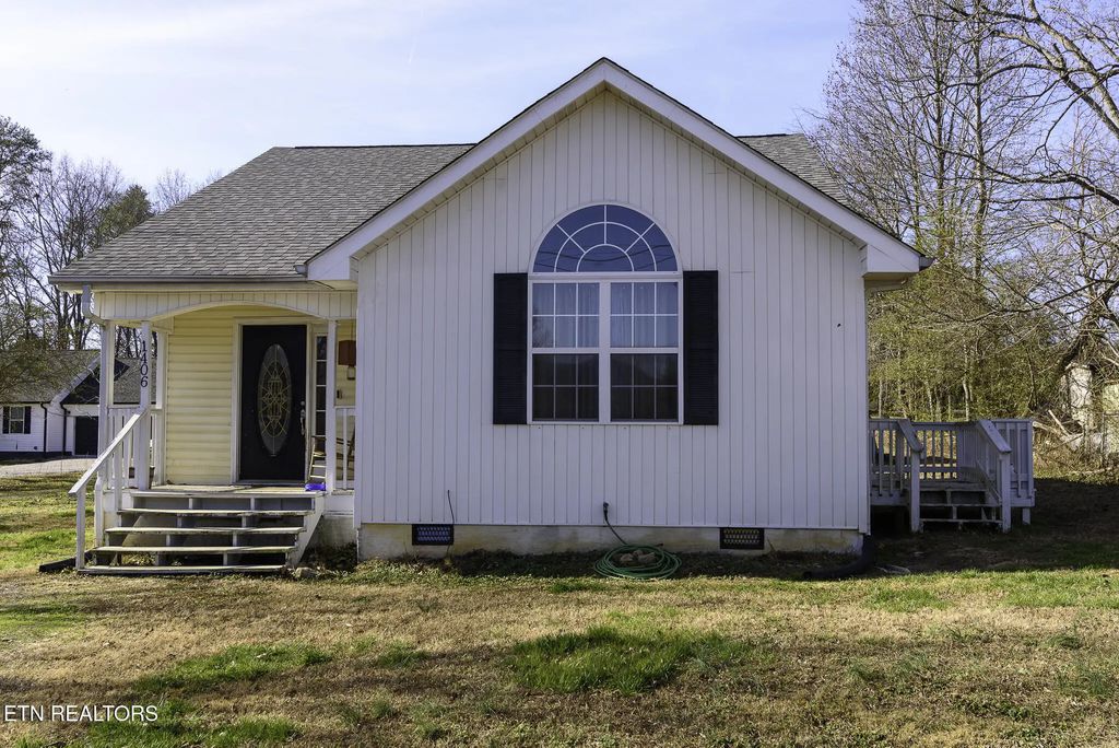1406 Johnson St, Etowah