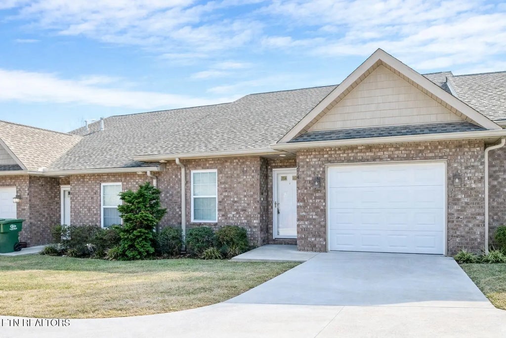 214 Waters Rd, Maryville