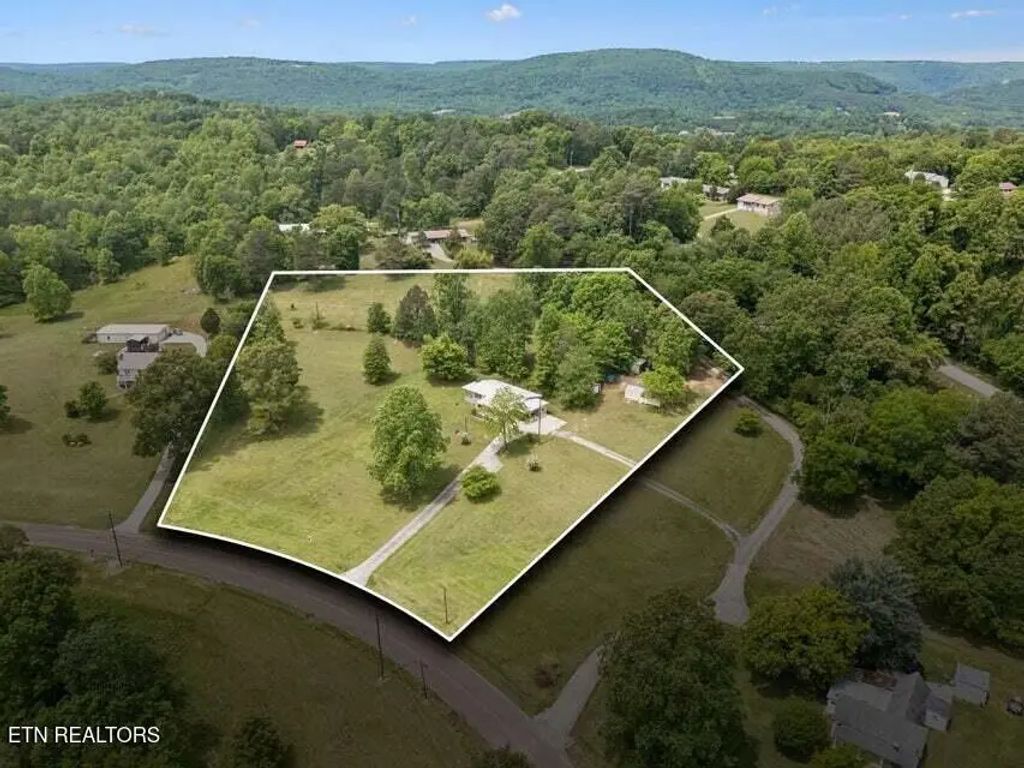 1484 Blythe Ferry Rd, Dayton