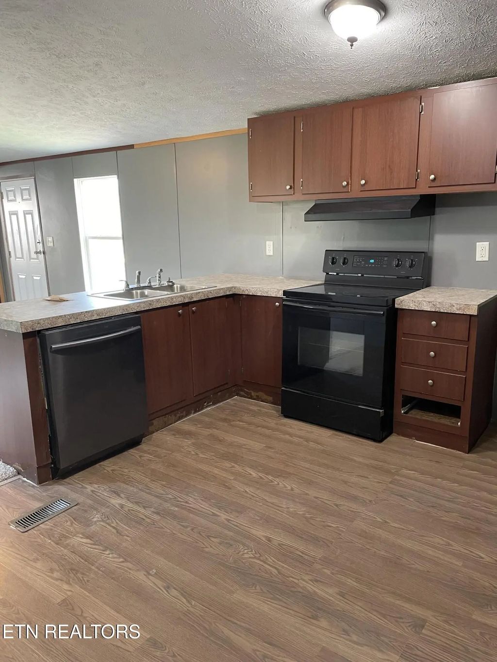 #14 1350 Kingswood, Talbott