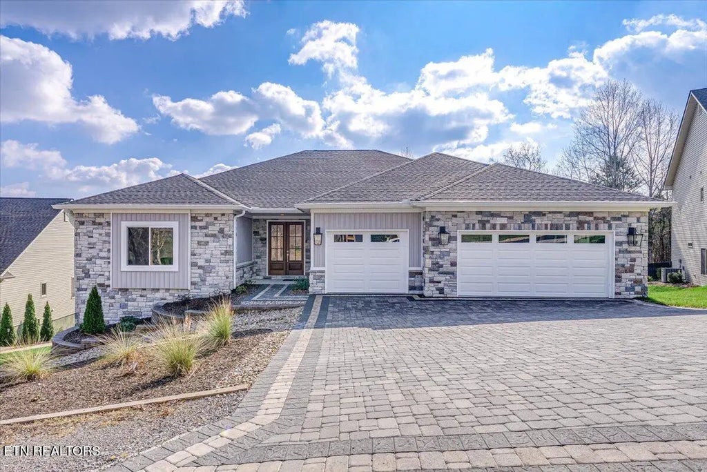 154 Saloli Way, Loudon