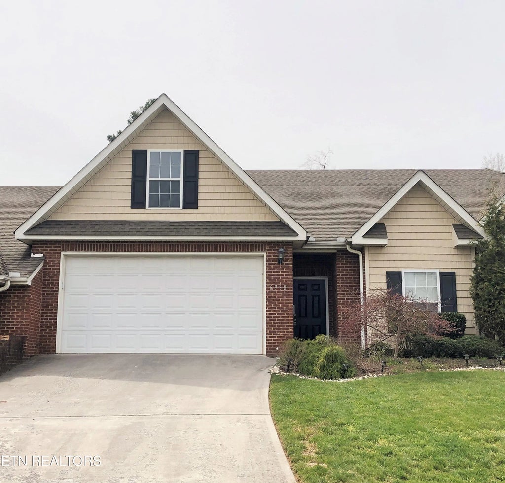 6938 Pemmbrooke Shire Lane, Knoxville