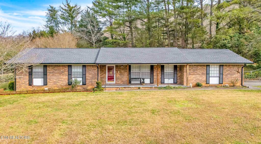 3742 Ne Springdale Drive, Cleveland