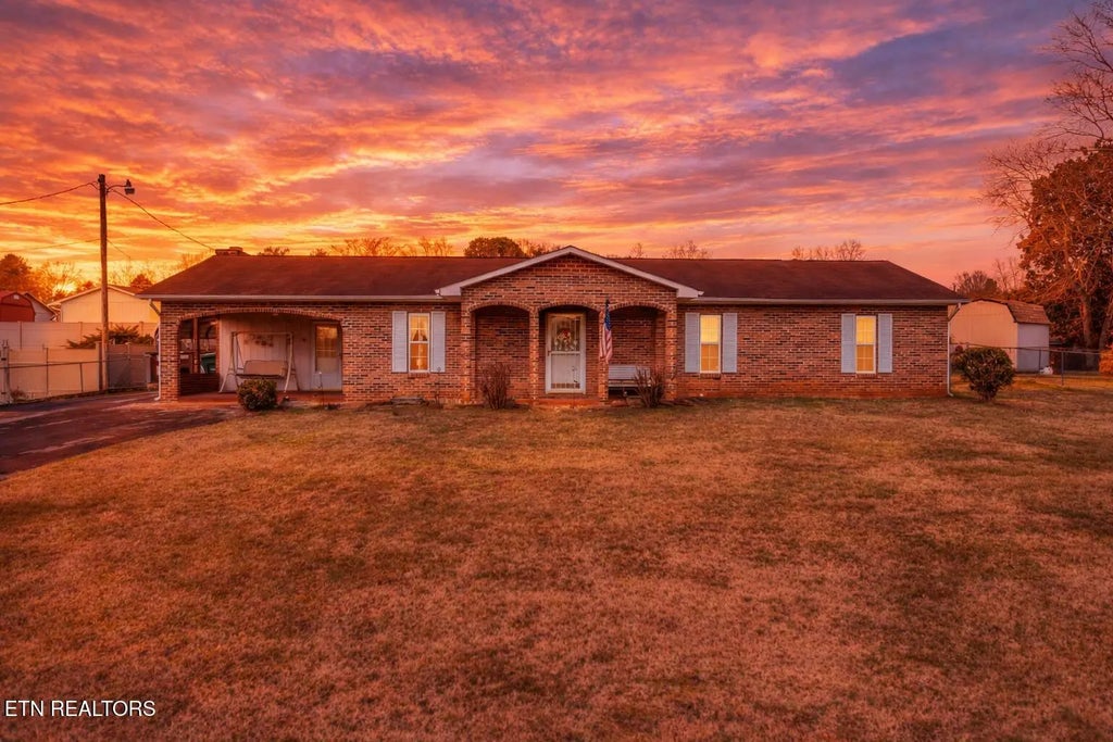 1000 Grandview Drive, Lenoir City