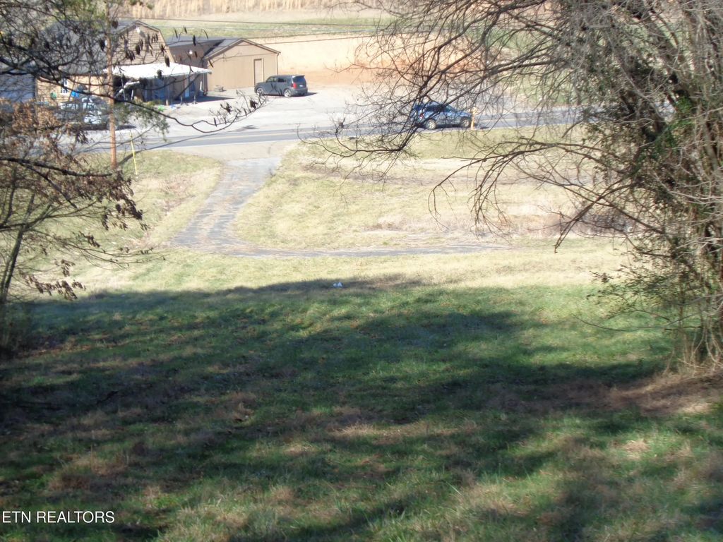 1504 E Main Street, Rogersville