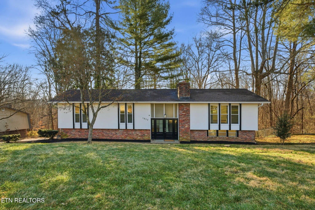 1057 W Outer Drive, Oak Ridge