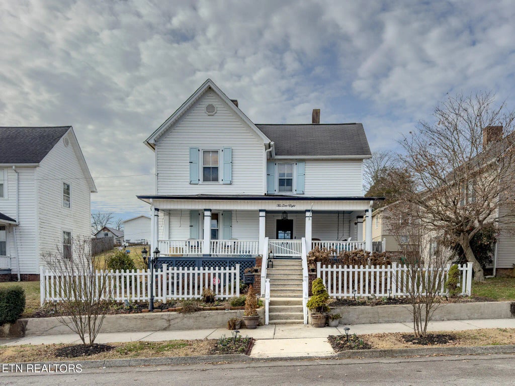 208 N B St, Lenoir City