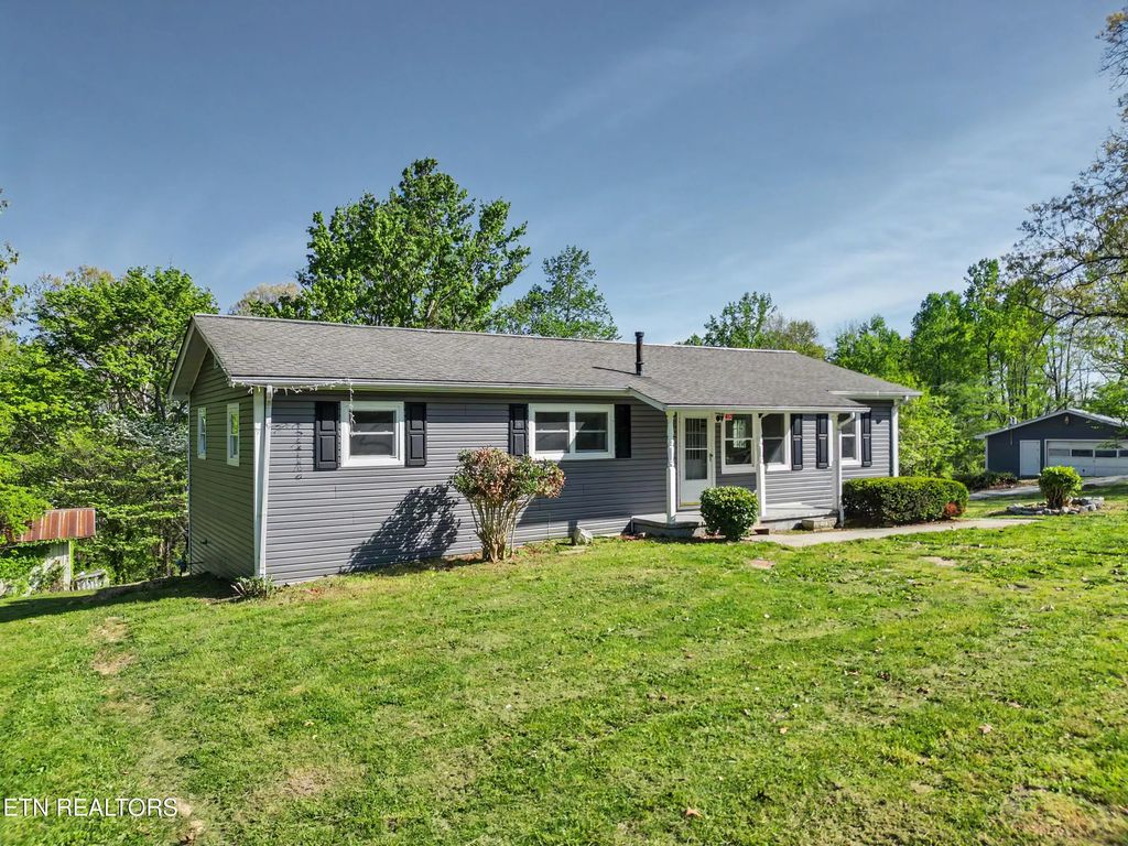 138 S Gaylor Rd, LaFollette
