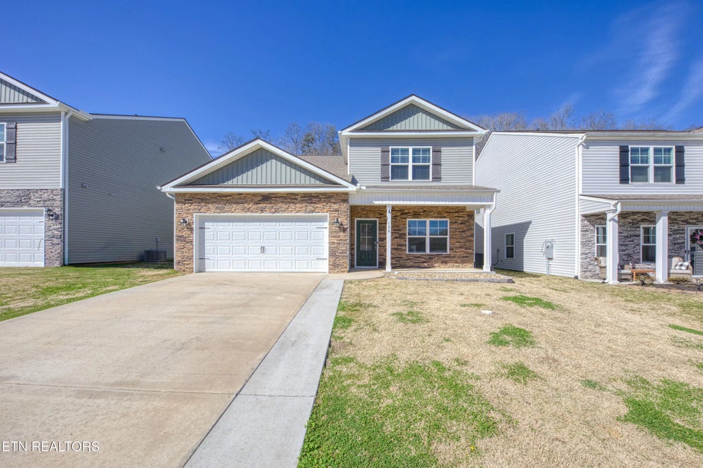 136 Ibis Loop, Oak Ridge