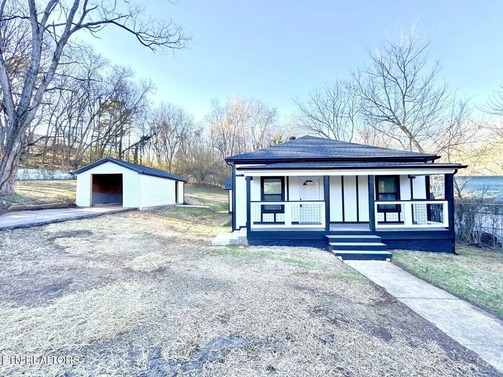 1107 W Broadway St, Lenoir City