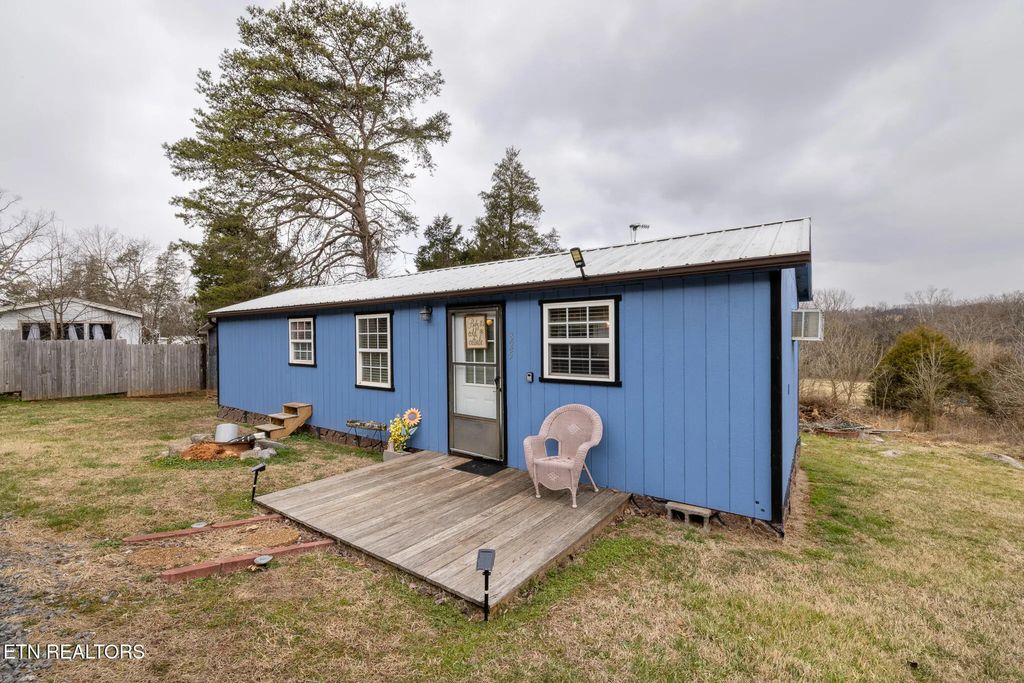 833 & 825 Elder Lane, Kodak