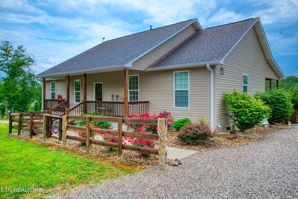 642 Buck Ridge Rd, Jamestown