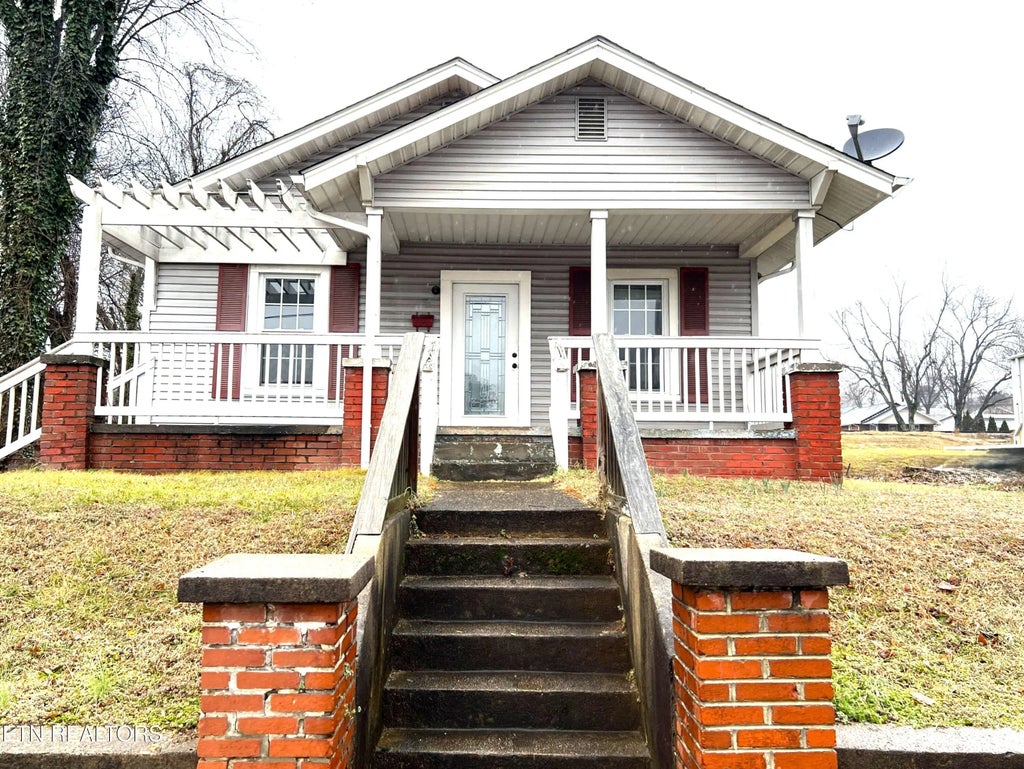 826 Mulberry St, Loudon